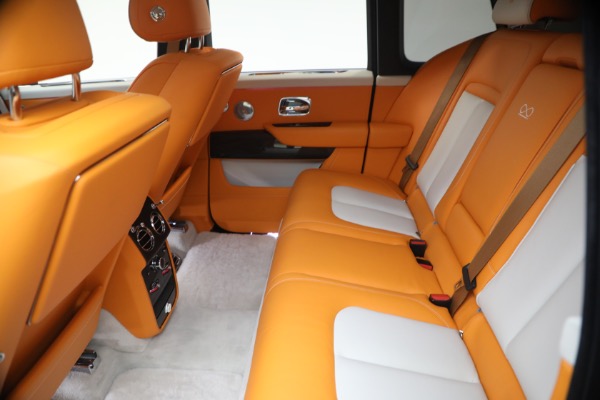Used 2023 Rolls-Royce Black Badge Cullinan for sale $375,900 at Pagani of Greenwich in Greenwich CT 06830 27
