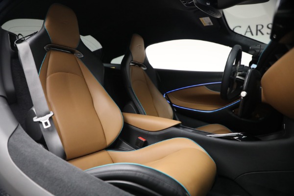 Used 2024 McLaren Artura TechLux for sale $182,900 at Pagani of Greenwich in Greenwich CT 06830 24