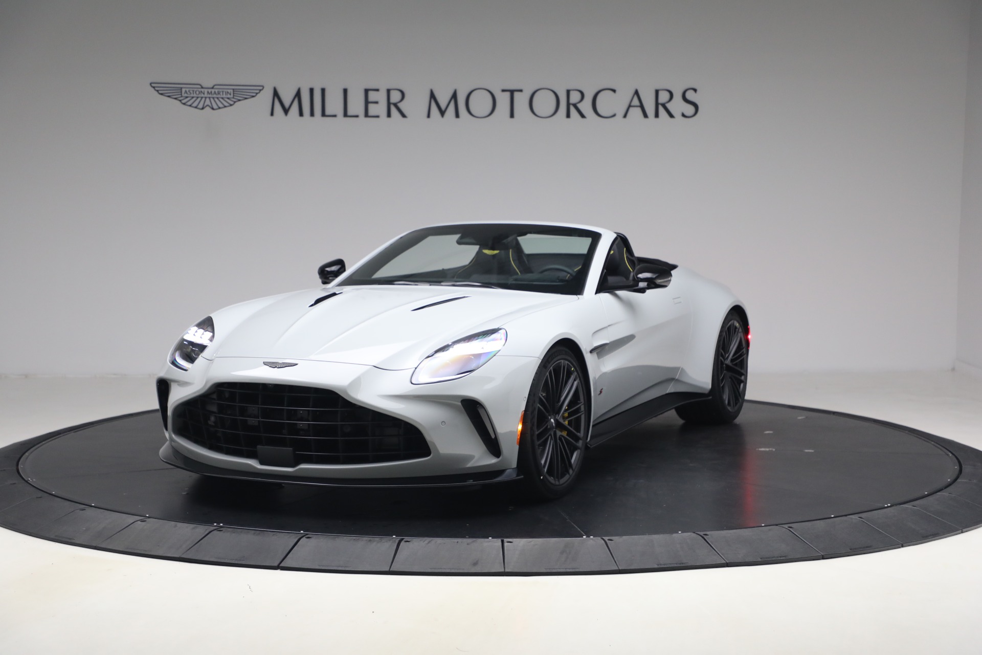 New 2026 Aston Martin Vantage S Roadster for sale $261,400 at Pagani of Greenwich in Greenwich CT 06830 1