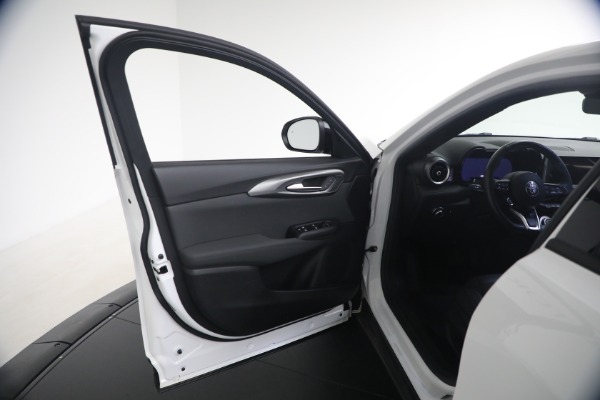 Used 2024 Alfa Romeo Tonale Hybrid Ti for sale $28,900 at Pagani of Greenwich in Greenwich CT 06830 23
