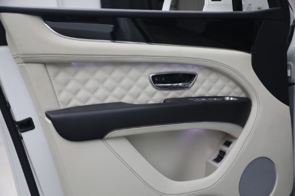 Used 2022 Bentley Bentayga V8 for sale $137,900 at Pagani of Greenwich in Greenwich CT 06830 18