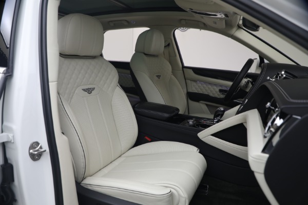 Used 2022 Bentley Bentayga V8 for sale $137,900 at Pagani of Greenwich in Greenwich CT 06830 28