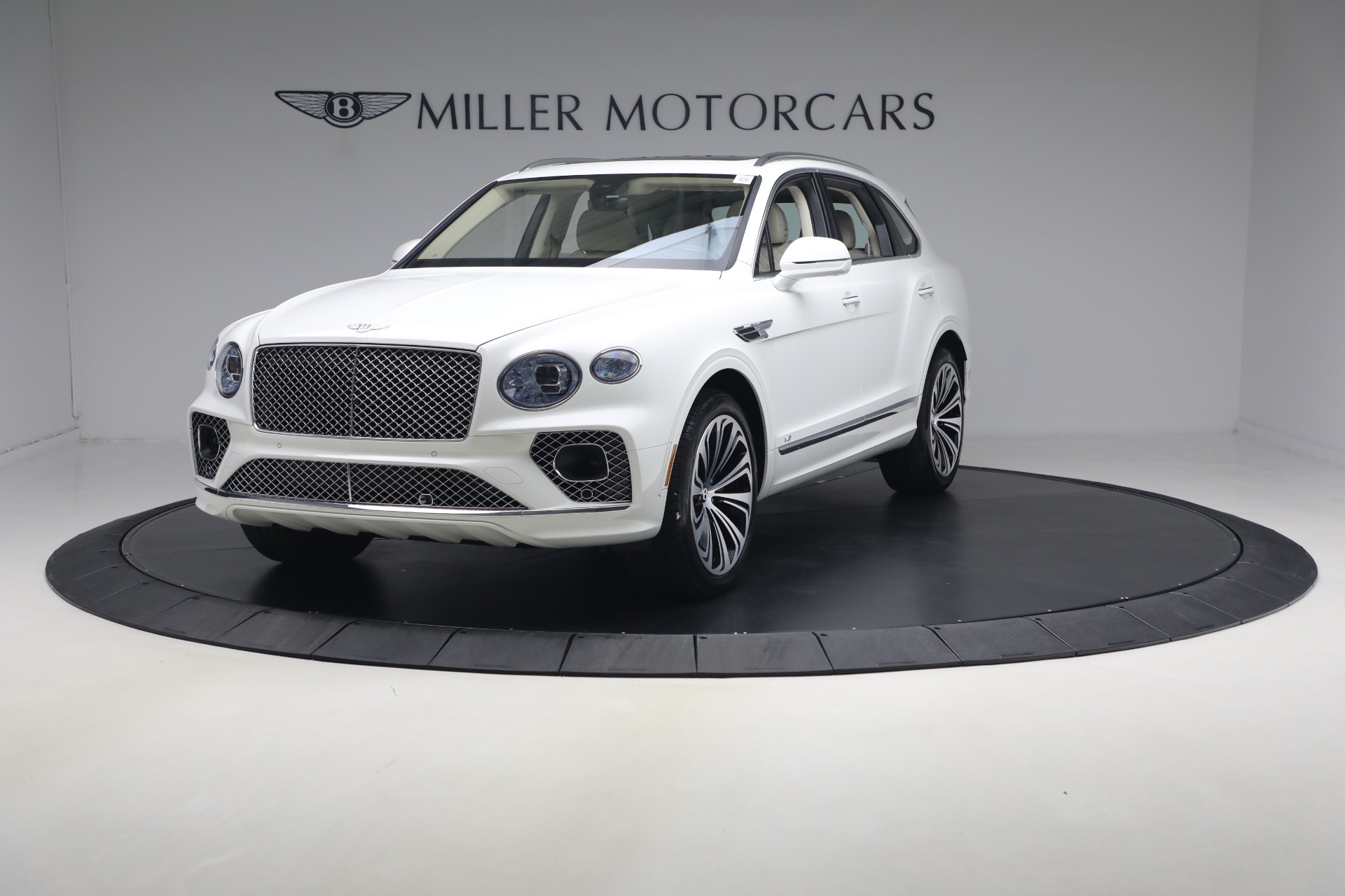 Used 2022 Bentley Bentayga V8 for sale $137,900 at Pagani of Greenwich in Greenwich CT 06830 1