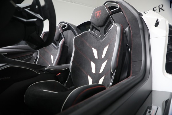 Used 2017 Lamborghini Centenario Roadster for sale $3,995,000 at Pagani of Greenwich in Greenwich CT 06830 12