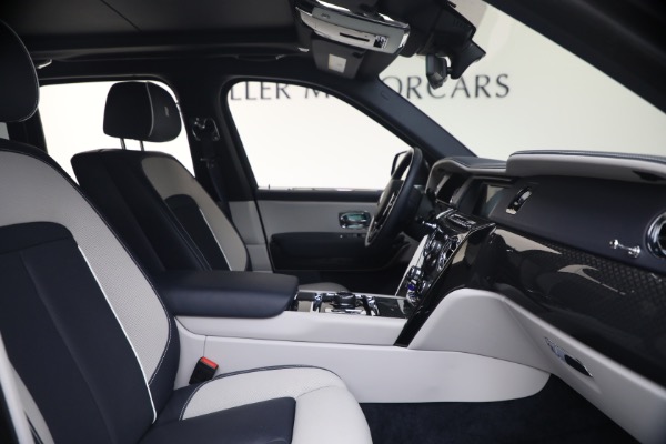 Used 2022 Rolls-Royce Black Badge Cullinan for sale $299,900 at Pagani of Greenwich in Greenwich CT 06830 19
