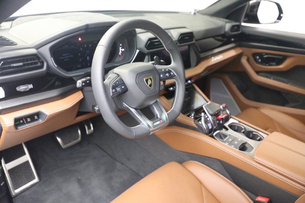 Used 2025 Lamborghini Urus SE for sale $305,900 at Pagani of Greenwich in Greenwich CT 06830 15