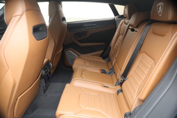 Used 2025 Lamborghini Urus SE for sale $305,900 at Pagani of Greenwich in Greenwich CT 06830 16