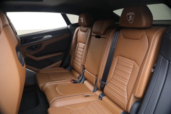 Used 2025 Lamborghini Urus SE for sale $305,900 at Pagani of Greenwich in Greenwich CT 06830 17