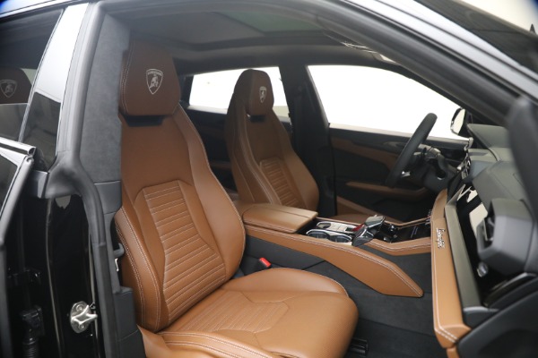 Used 2025 Lamborghini Urus SE for sale $305,900 at Pagani of Greenwich in Greenwich CT 06830 20
