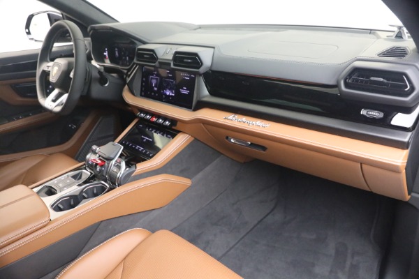 Used 2025 Lamborghini Urus SE for sale $305,900 at Pagani of Greenwich in Greenwich CT 06830 21