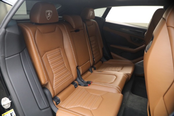 Used 2025 Lamborghini Urus SE for sale $305,900 at Pagani of Greenwich in Greenwich CT 06830 23