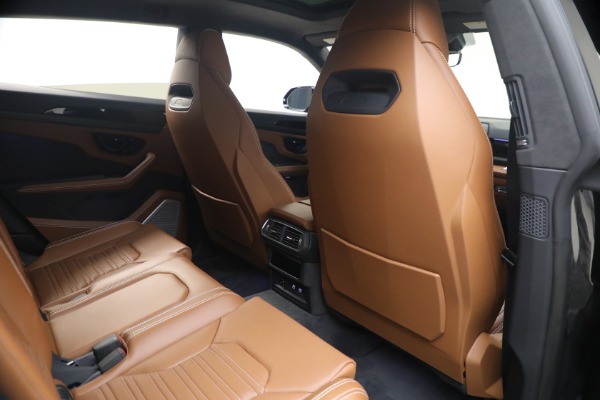 Used 2025 Lamborghini Urus SE for sale $305,900 at Pagani of Greenwich in Greenwich CT 06830 24