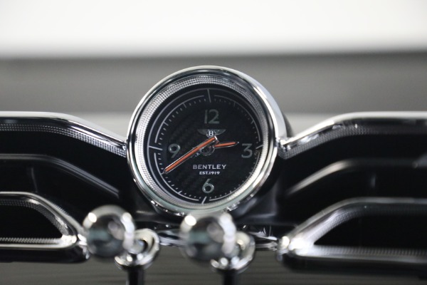 New 2026 Bentley Bentayga Speed V8 for sale $334,815 at Pagani of Greenwich in Greenwich CT 06830 21