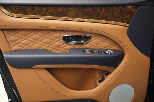 New 2026 Bentley Bentayga Azure V8 for sale $291,615 at Pagani of Greenwich in Greenwich CT 06830 14