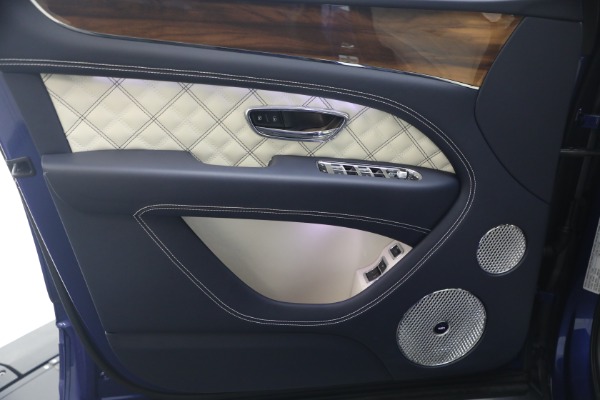 Used 2022 Bentley Bentayga V8 for sale $129,900 at Pagani of Greenwich in Greenwich CT 06830 16