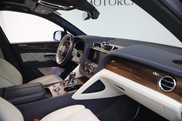 Used 2022 Bentley Bentayga V8 for sale $129,900 at Pagani of Greenwich in Greenwich CT 06830 22