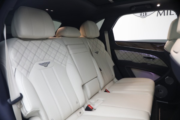Used 2022 Bentley Bentayga V8 for sale $129,900 at Pagani of Greenwich in Greenwich CT 06830 27