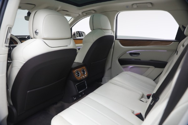 Used 2021 Bentley Bentayga V8 for sale $119,900 at Pagani of Greenwich in Greenwich CT 06830 21