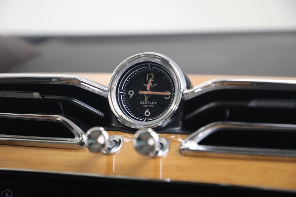 Used 2021 Bentley Bentayga V8 for sale $119,900 at Pagani of Greenwich in Greenwich CT 06830 24