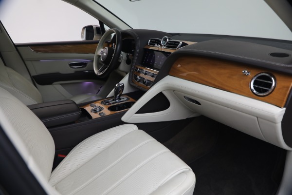 Used 2021 Bentley Bentayga V8 for sale $119,900 at Pagani of Greenwich in Greenwich CT 06830 25