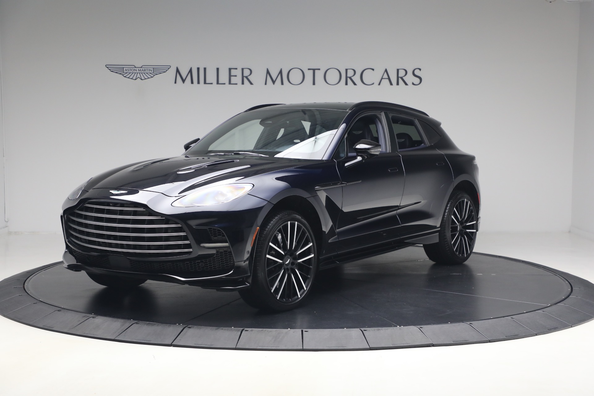 Used 2025 Aston Martin DBX 707 for sale $206,900 at Pagani of Greenwich in Greenwich CT 06830 1