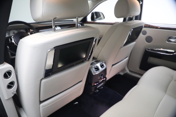 Used 2014 Rolls-Royce Ghost for sale $139,900 at Pagani of Greenwich in Greenwich CT 06830 25