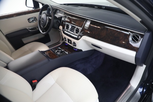 Used 2014 Rolls-Royce Ghost for sale $139,900 at Pagani of Greenwich in Greenwich CT 06830 26