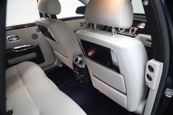 Used 2014 Rolls-Royce Ghost for sale $139,900 at Pagani of Greenwich in Greenwich CT 06830 27