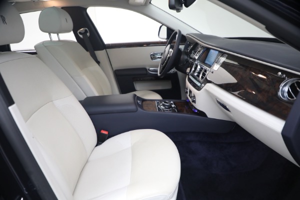 Used 2014 Rolls-Royce Ghost for sale $139,900 at Pagani of Greenwich in Greenwich CT 06830 28