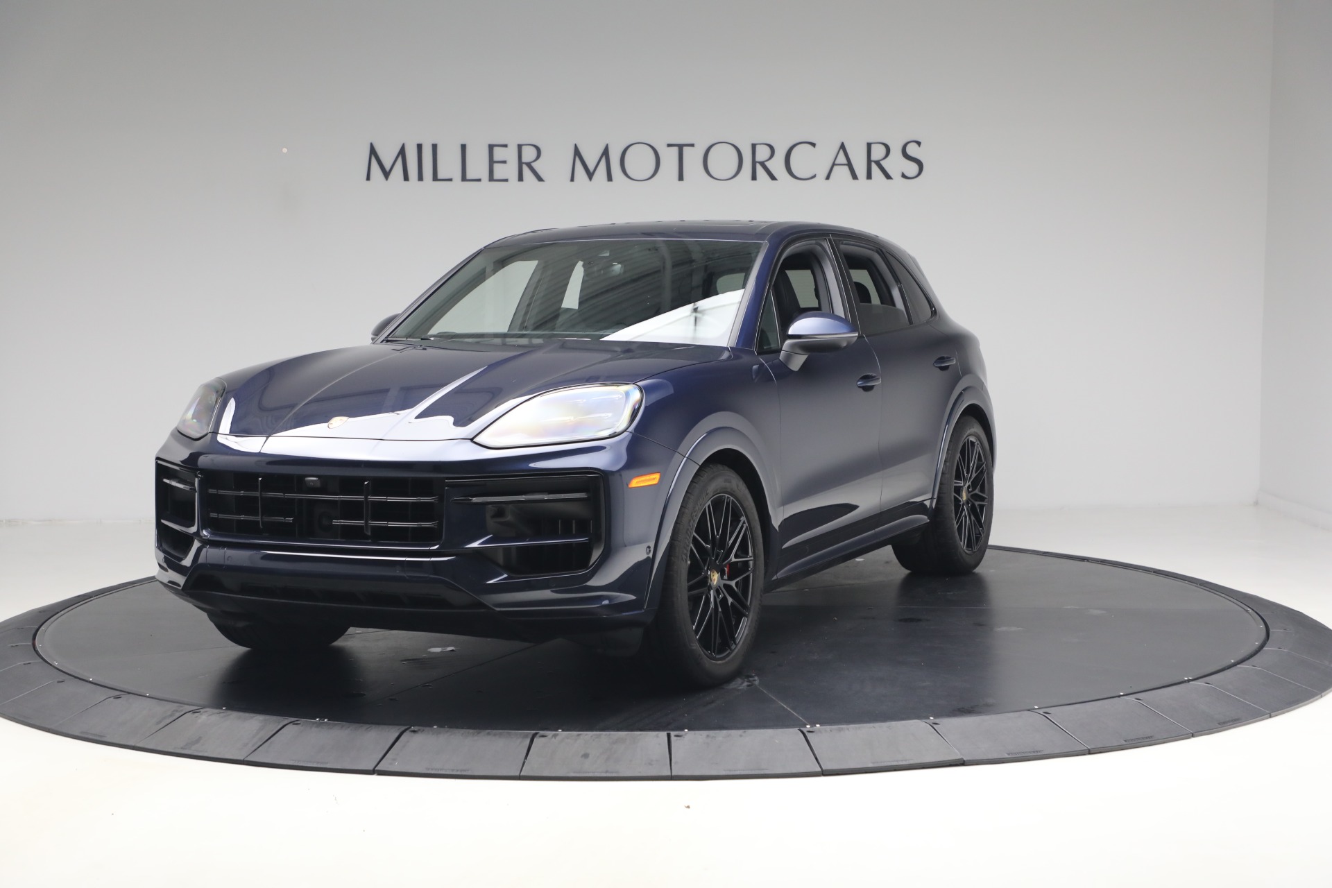 Used 2024 Porsche Cayenne S for sale $79,900 at Pagani of Greenwich in Greenwich CT 06830 1