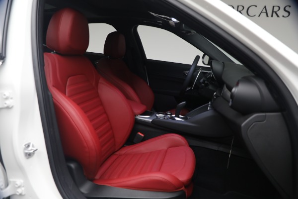 New 2026 Alfa Romeo Giulia Veloce for sale $55,870 at Pagani of Greenwich in Greenwich CT 06830 17
