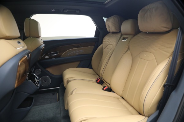 Used 2026 Bentley Bentayga EWB Azure V8 for sale $279,900 at Pagani of Greenwich in Greenwich CT 06830 24