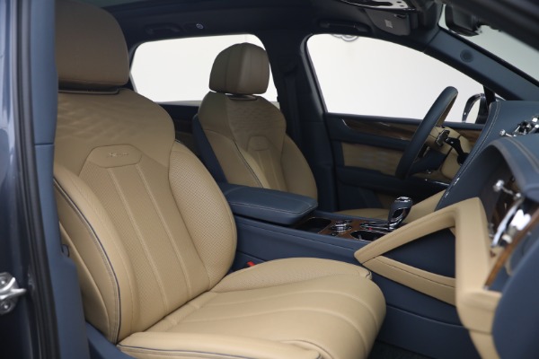 Used 2026 Bentley Bentayga EWB Azure V8 for sale $279,900 at Pagani of Greenwich in Greenwich CT 06830 28