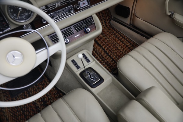 Used 1971 Mercedes-Benz 280SE 3.5 Cabriolet for sale $475,000 at Pagani of Greenwich in Greenwich CT 06830 25