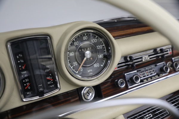 Used 1971 Mercedes-Benz 280SE 3.5 Cabriolet for sale $475,000 at Pagani of Greenwich in Greenwich CT 06830 26